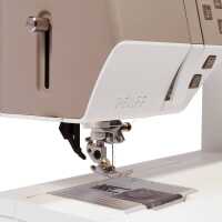 PFAFF creative elevate 680 mit Stickaggregat